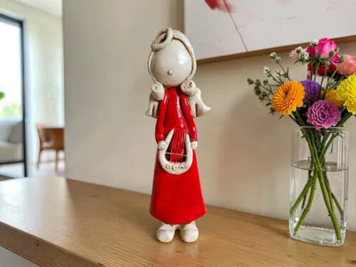 Figurka anioła Szarpidruta - czerwona -  27 x 8 cm figurka dekoracyjna
