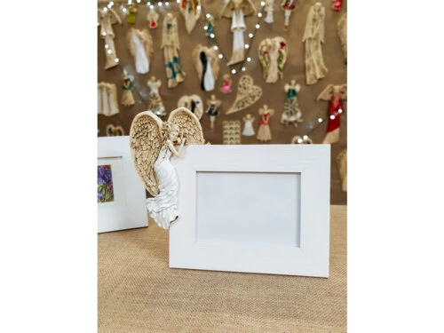 Anioł Andrea + Ramka - biały Lewy -  19 x 11 cm figurka dekoracyjna