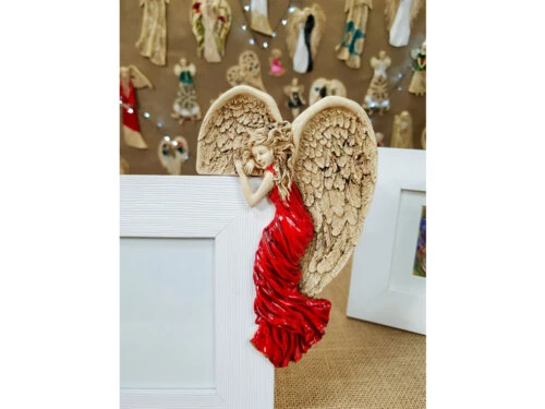 Anioł Andrea + Ramka - czerwony prawy -  19 x 11 cm figurka dekoracyjna