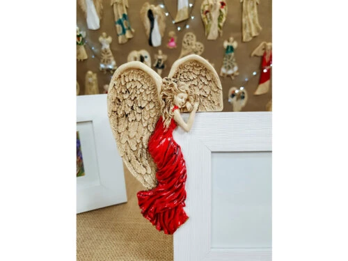 Anioł Andrea + Ramka - czerwony Lewy -  19 x 11 cm figurka dekoracyjna