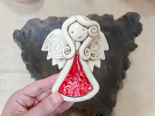 Figurka aniołka 1470 - czerwona -  10 x 7 cm figurka dekoracyjna