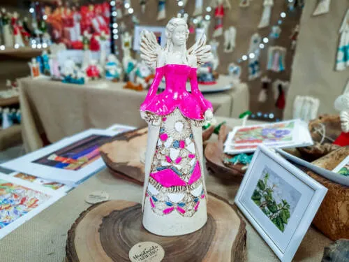 Figurka anioła Anna - różowa -  35 x 15 cm figurka dekoracyjna