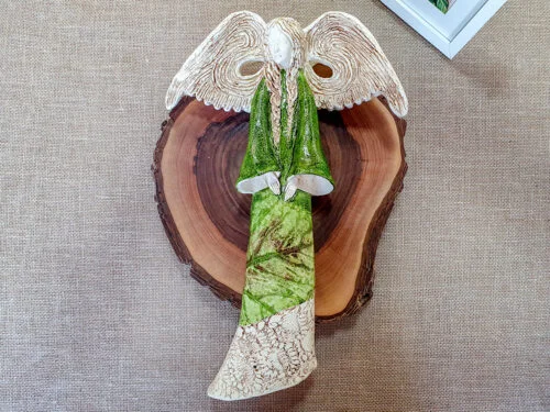 Figurka anioła Clara Art - zielona -  40 x 28 cm figurka dekoracyjna