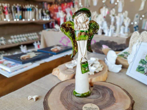 Figurka anioła Coco - ciemna zieleń -  30 x 14 cm figurka dekoracyjna