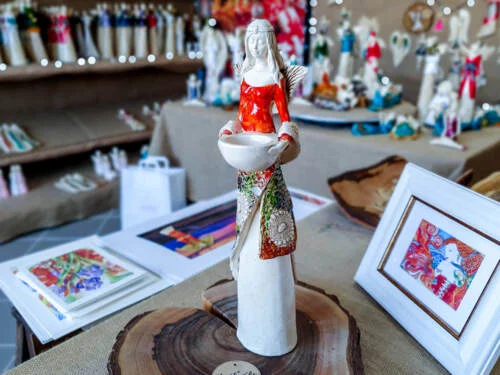 Figurka anioła Florence - pomarańczowa -  32 x 15 cm figurka dekoracyjna