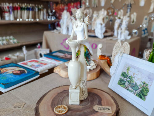 Figurka anioła Suri - biała -  32 x 15 cm figurka dekoracyjna