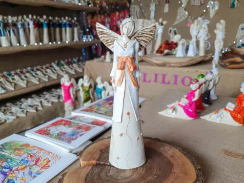 Figurka anioła Lily - ecru -  35 x 15 cm figurka dekoracyjna