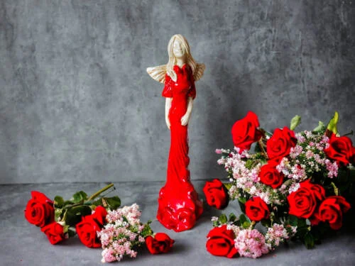 Figurka anioła Margaret - czerwona -  32 cm figurka dekoracyjna