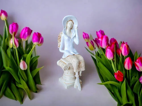 Figurka anioła Megan - biała -  20 x 9 cm figurka dekoracyjna