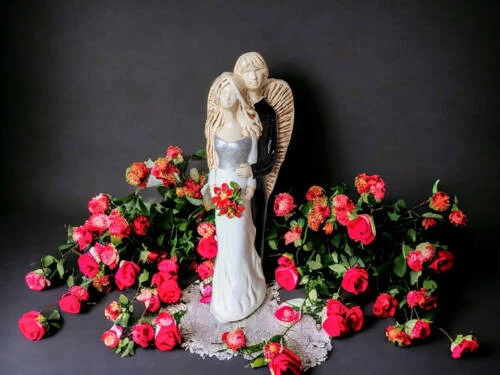 Miłujące Anioły - biało czarne -  37 x 12 cm figurka dekoracyjna
