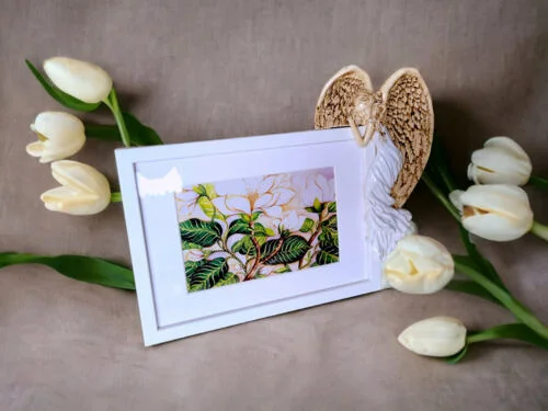 Anioł Andrea + Ramka Prosta - czerwony Prawa -  19 x 11 cm figurka dekoracyjna