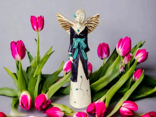 Figurka anioła Lily - granat
 -  35 x 15 cm figurka dekoracyjna