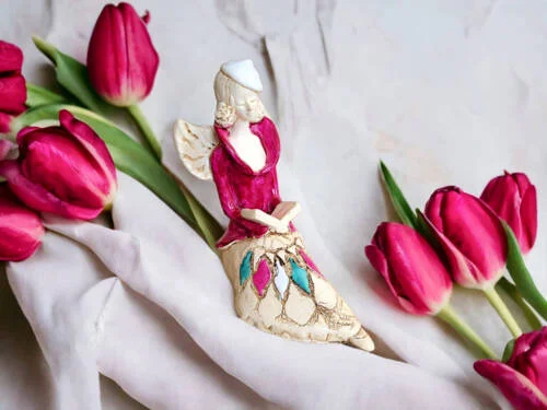 Figurka  anioła Loretta - fiolet -  15 cm figurka dekoracyjna