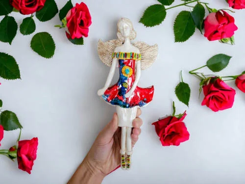 Figurka anioła Theresa - czerwono niebieska -  30 x 14 cm figurka dekoracyjna