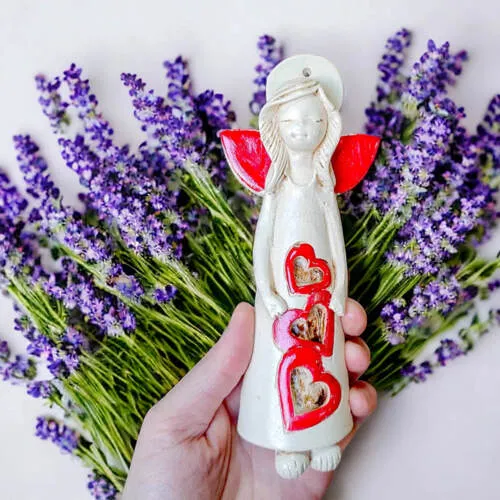 Lioninka z sercami - czerwona -  14 x 9 cm figurka dekoracyjna