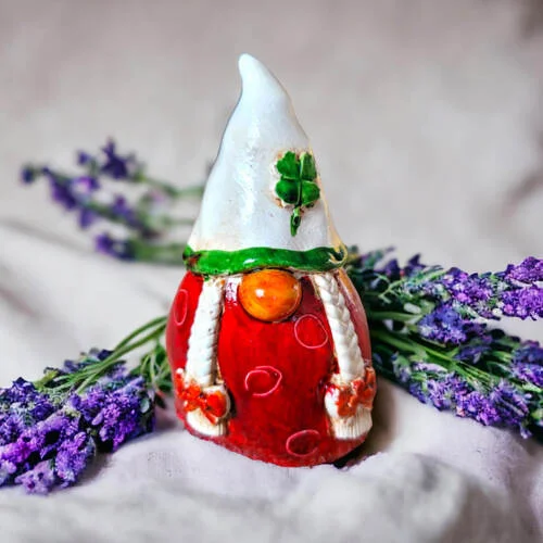 Figurka Skrzat Grzybek - beżowo czerwony -  figurka dekoracyjna 5 x 5 cm