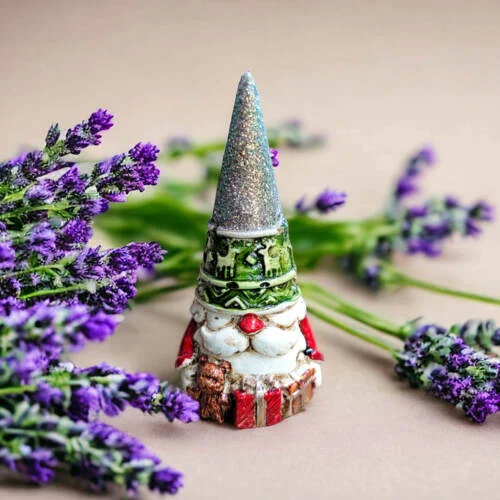 Figurka Skrzat Prezentowy -  figurka dekoracyjna 5 x 5 cm
