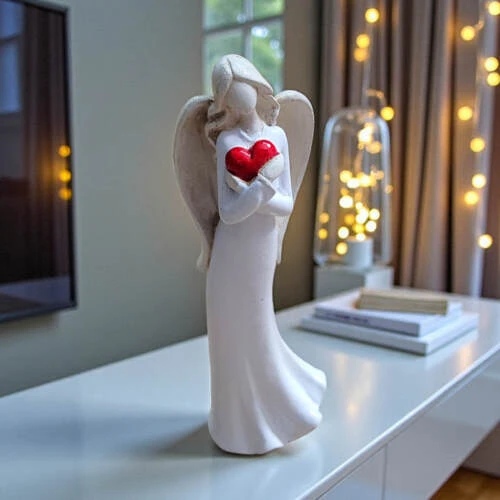 Figurka Aniołka Ayla z sercem - biała -  15 x 7.5 cm figurka dekoracyjna