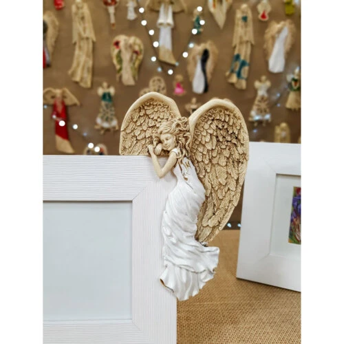 Anioł Andrea + Ramka - biały Prawy -  19 x 11 cm figurka dekoracyjna