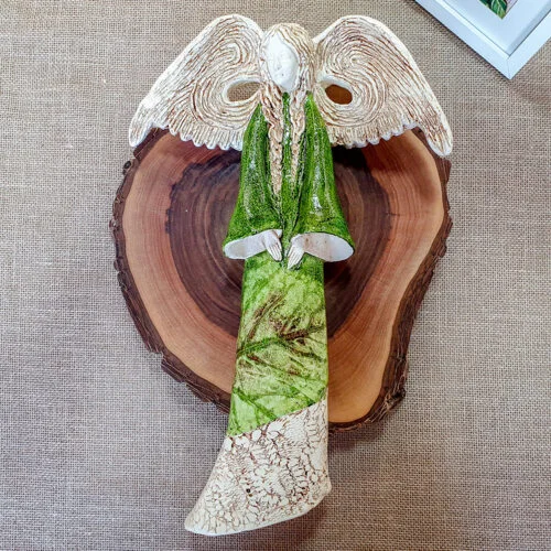 Figurka anioła Clara Art - zielona -  40 x 28 cm figurka dekoracyjna