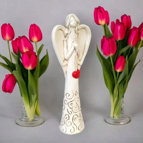 Figurka anioła z sercem - beżowa -  35 x 15 cm figurka dekoracyjna