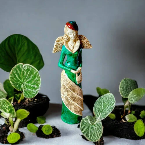Figurka anioła Charlotte - zielona jasna -  32 x 15 cm figurka dekoracyjna