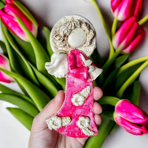 Figurka anioła z fletem - różowa -  16 x 7 cm figurka dekoracyjna