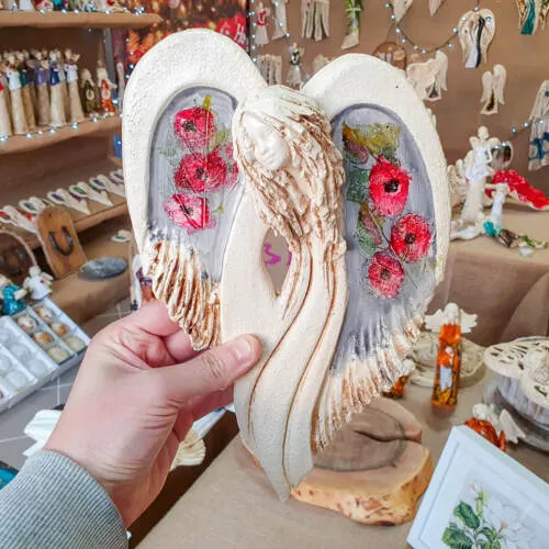 Figurka anioła Cynthia Art z makami -  30 x 17 cm figurka dekoracyjna