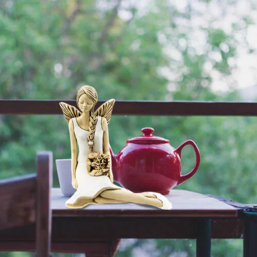 Figurka anioła Matilda z kwiatkiem - biała -  15 cm figurka dekoracyjna