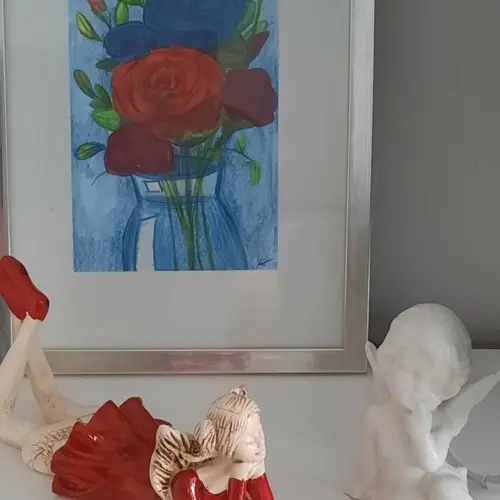 Figurka anioła Dixie - czerwona -  15 cm figurka dekoracyjna