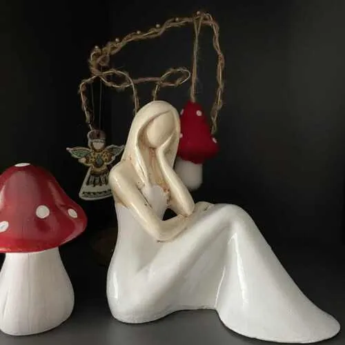 Figurka anioł Emily Rozmarzona - biała -  22 x 9 cm figurka dekoracyjna