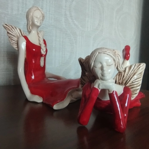 Figurka anioła Dixie - czerwona -  15 cm figurka dekoracyjna