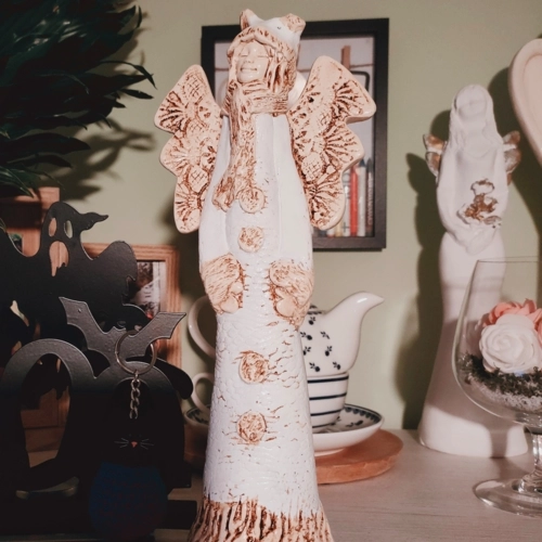 Figurka anioła Bieszczadzkiego - biała -  30 x 14 cm figurka dekoracyjna