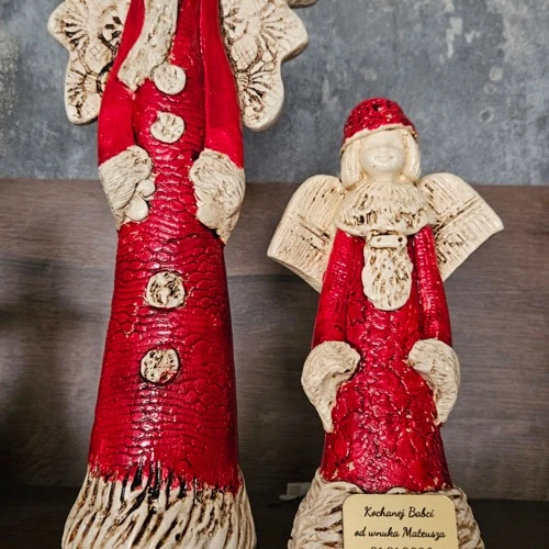 Figurka anioła Naya - czerwony -  15 cm figurka dekoracyjna