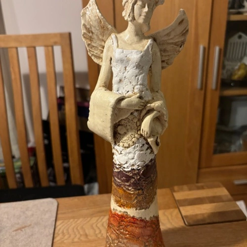 Figurka anioła Frances - złota -  30 x 14 cm figurka dekoracyjna