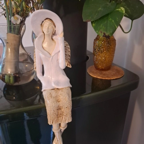 Figurka anioła Megan - ciemny róż -  20 x 9 cm figurka dekoracyjna