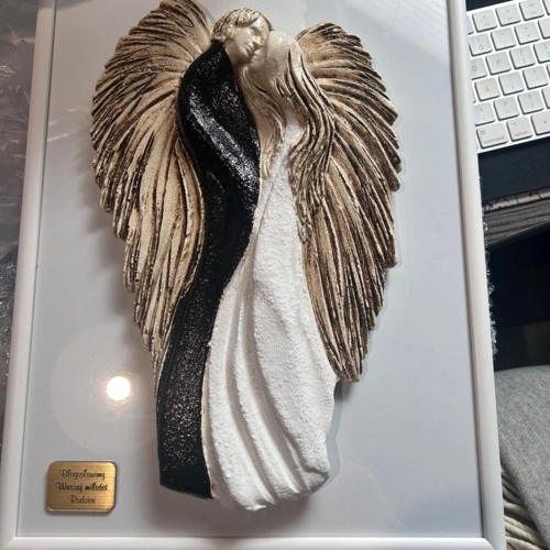Figurka zakochanych aniołów + ramka - wiszące biało czarne -  35 x 21 cm figurka dekoracyjna