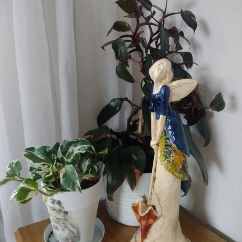 Figurka anioła Annabel - granat -  35 x 15 cm figurka dekoracyjna