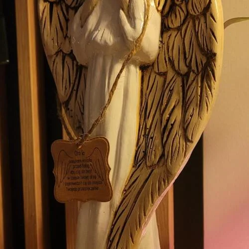 Duża figurka Anioła Komunijnego z grawerem - pamiątka i dekoracja