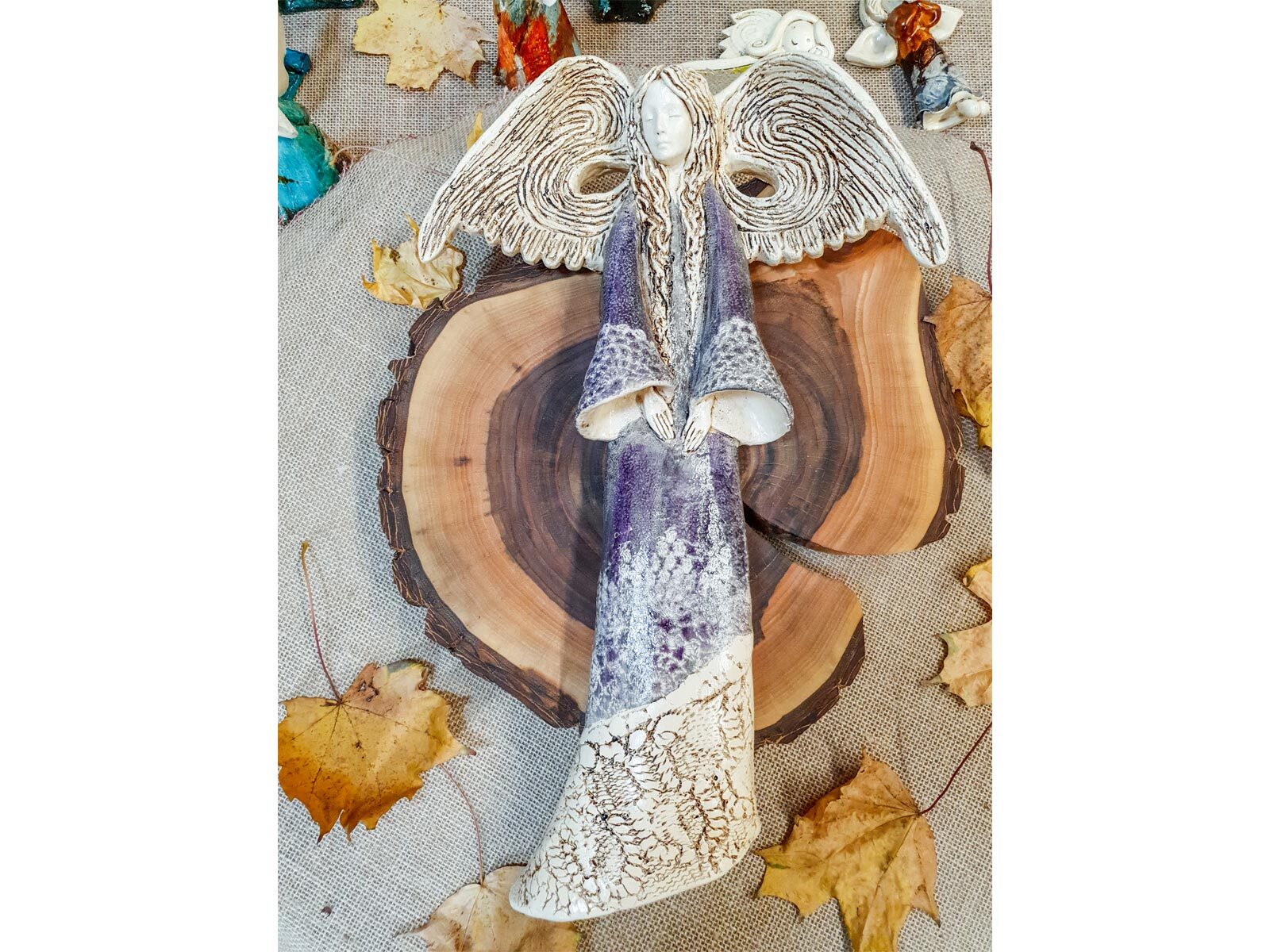 Figurka anioła Clara - fiolet - 40 x 28 cm