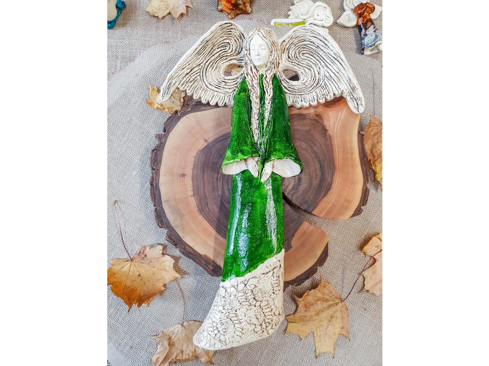 Figurka anioła Clara - zielona - 40 x 28 cm