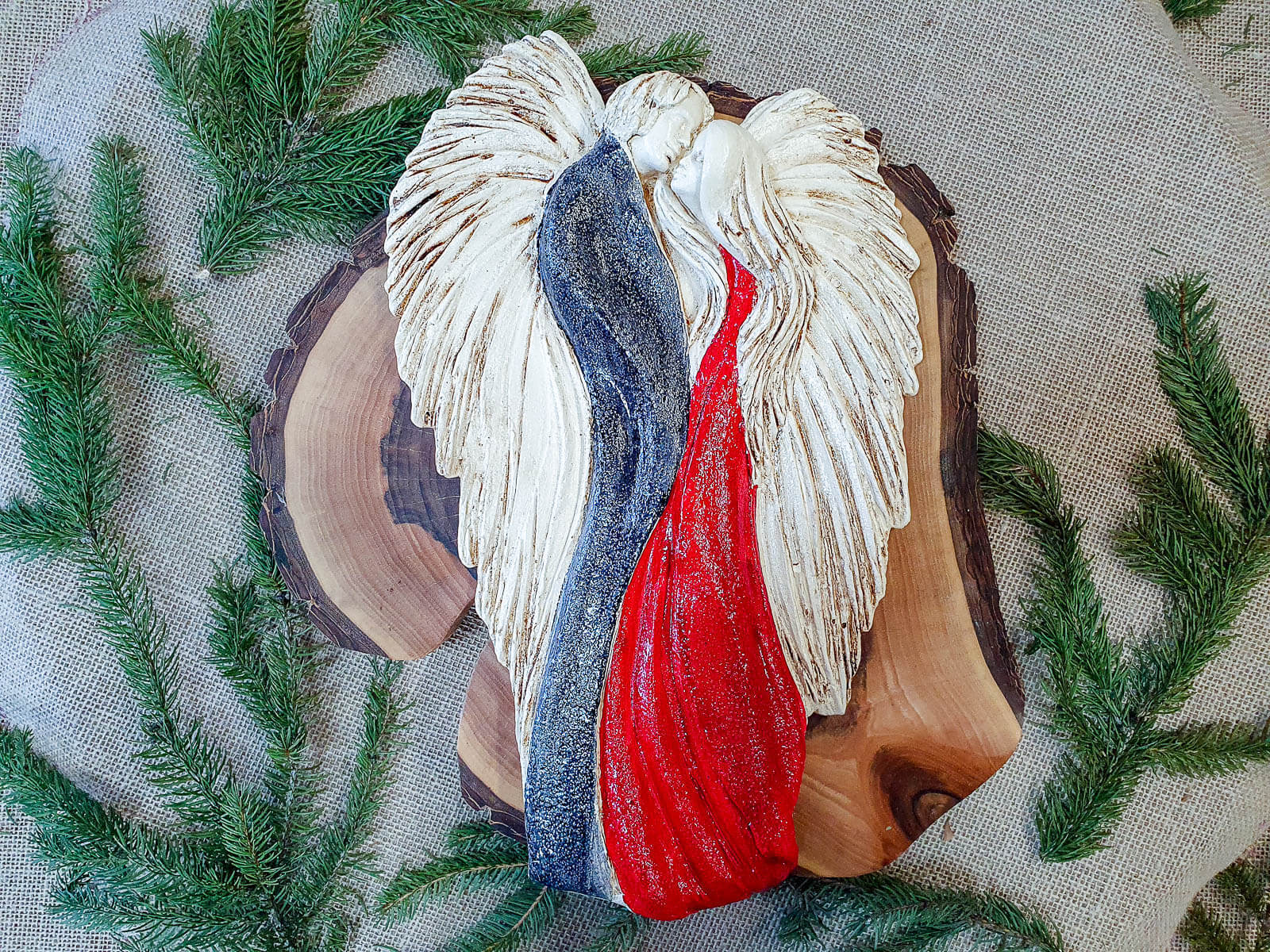 Figurka zakochanych aniołów - Wiszące Białe - 35 x 21 cm
