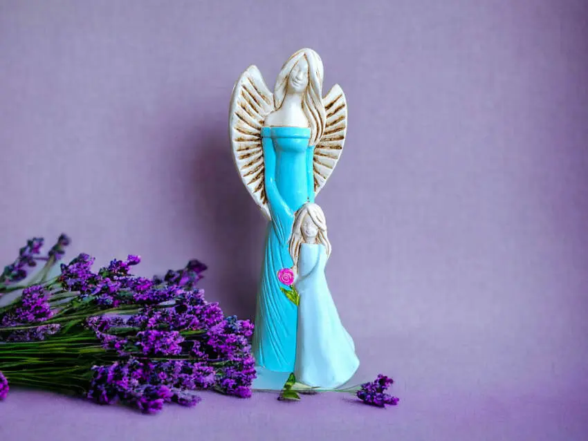 Figurka anioła Hannah - błękitny seledyn -  32 x 15 cm figurka dekoracyjna