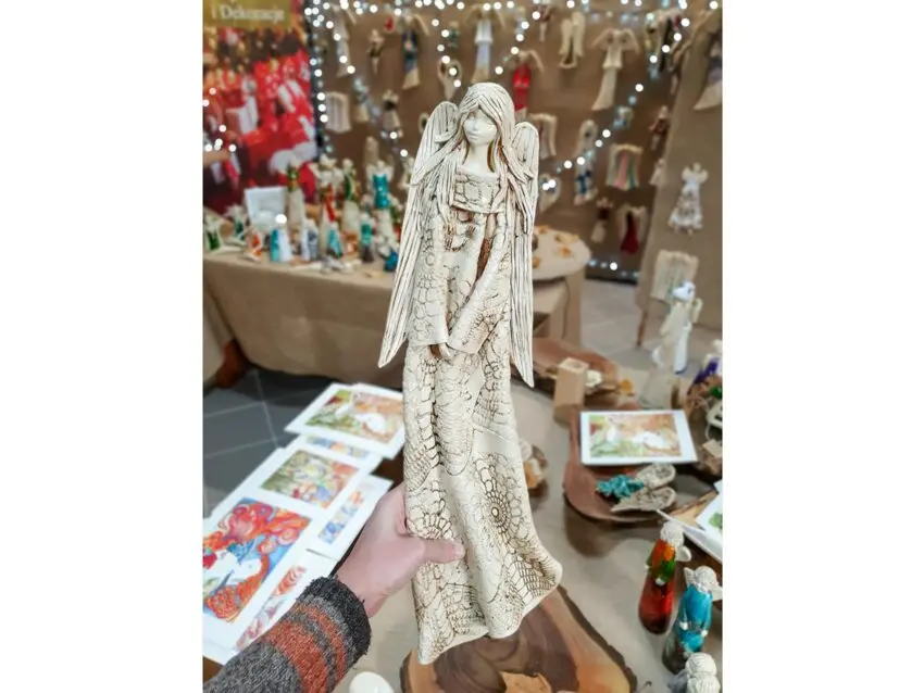Figurka anioła Genesis - wisząca beżowa -  55 x 20 cm figurka dekoracyjna
