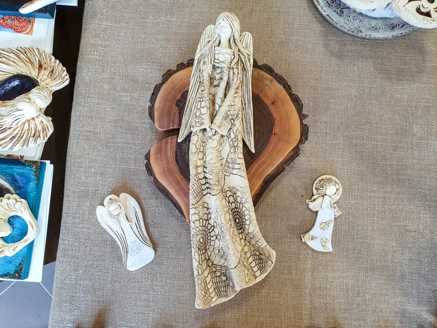Figurka anioła Genesis - wisząca beżowa -  55 x 20 cm figurka dekoracyjna