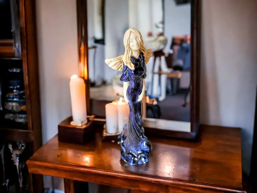 Figurka anioła Margaret - ciemny granat -  32 cm figurka dekoracyjna