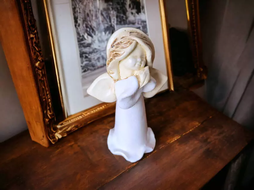 Figurka anioła Adam - stojąca biała -  13 cm figurka dekoracyjna